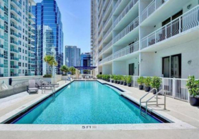 36th floor Brickell bay view 1BR 2 Queens and Sofa Bed